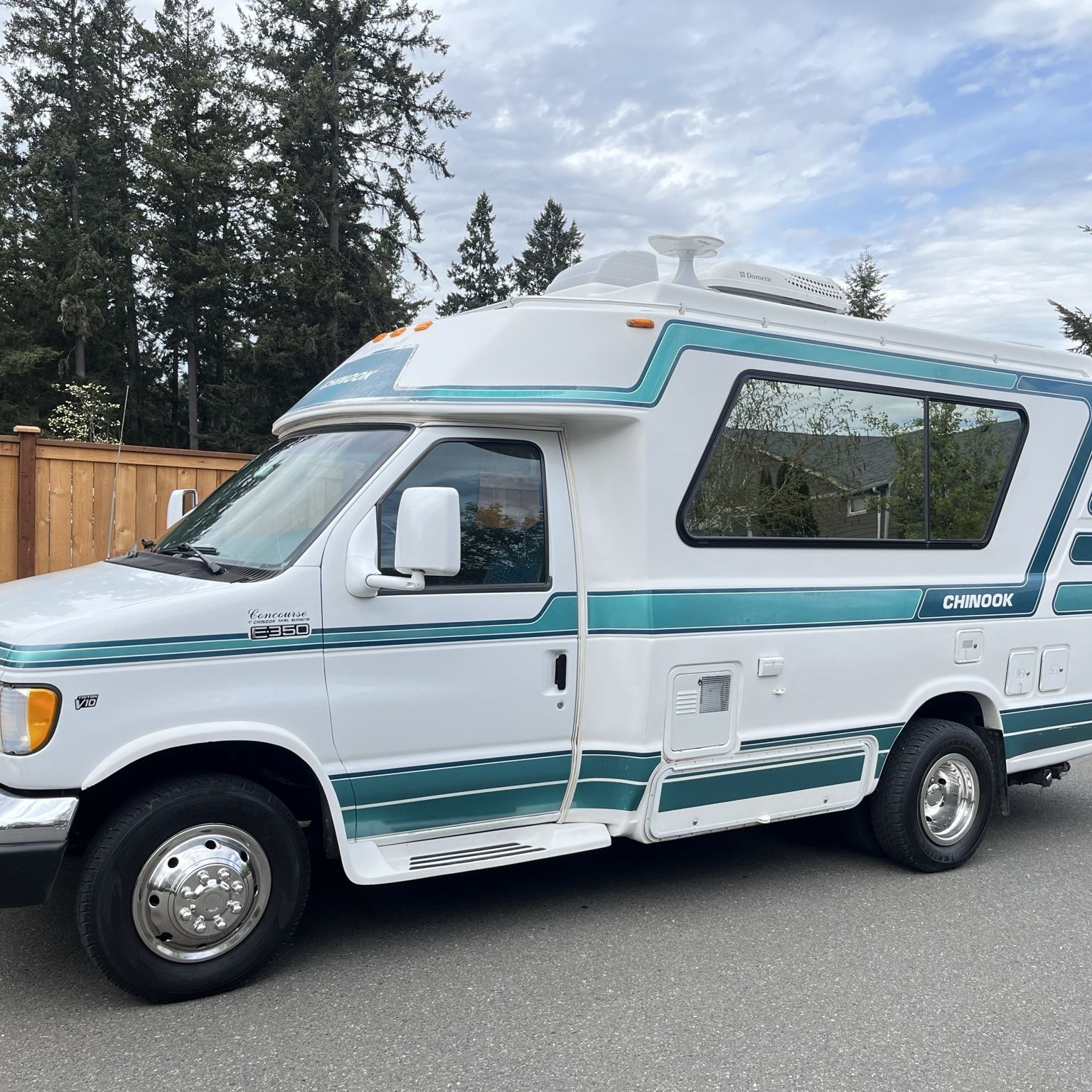 1998 21’ Chinook Concourse Class B Van Great Deal Must See!!!  