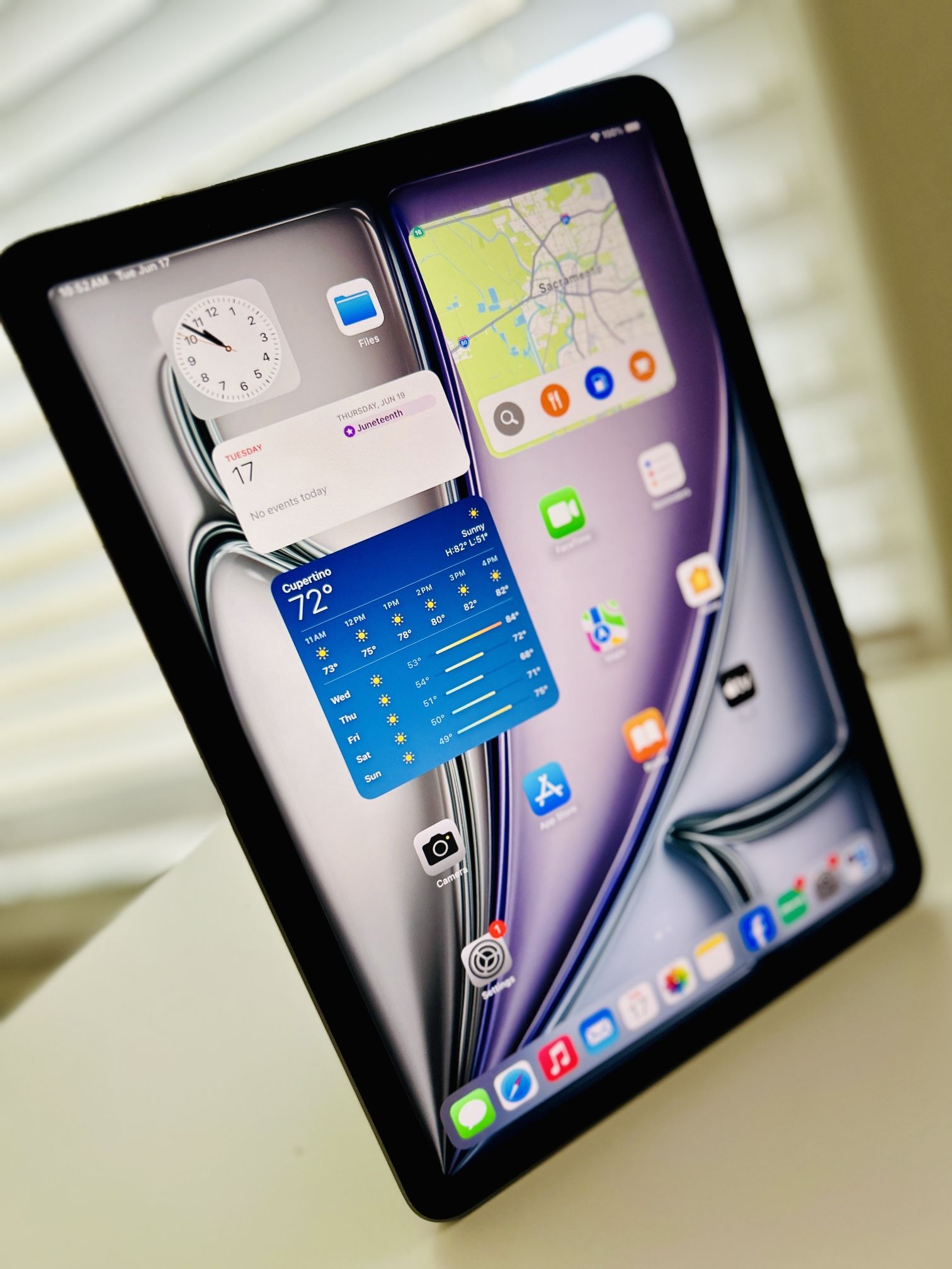 2025 Apple iPad Air 11-inch M3 Chip Built For Ai!! 256g!!! Brand New Just Opened !!