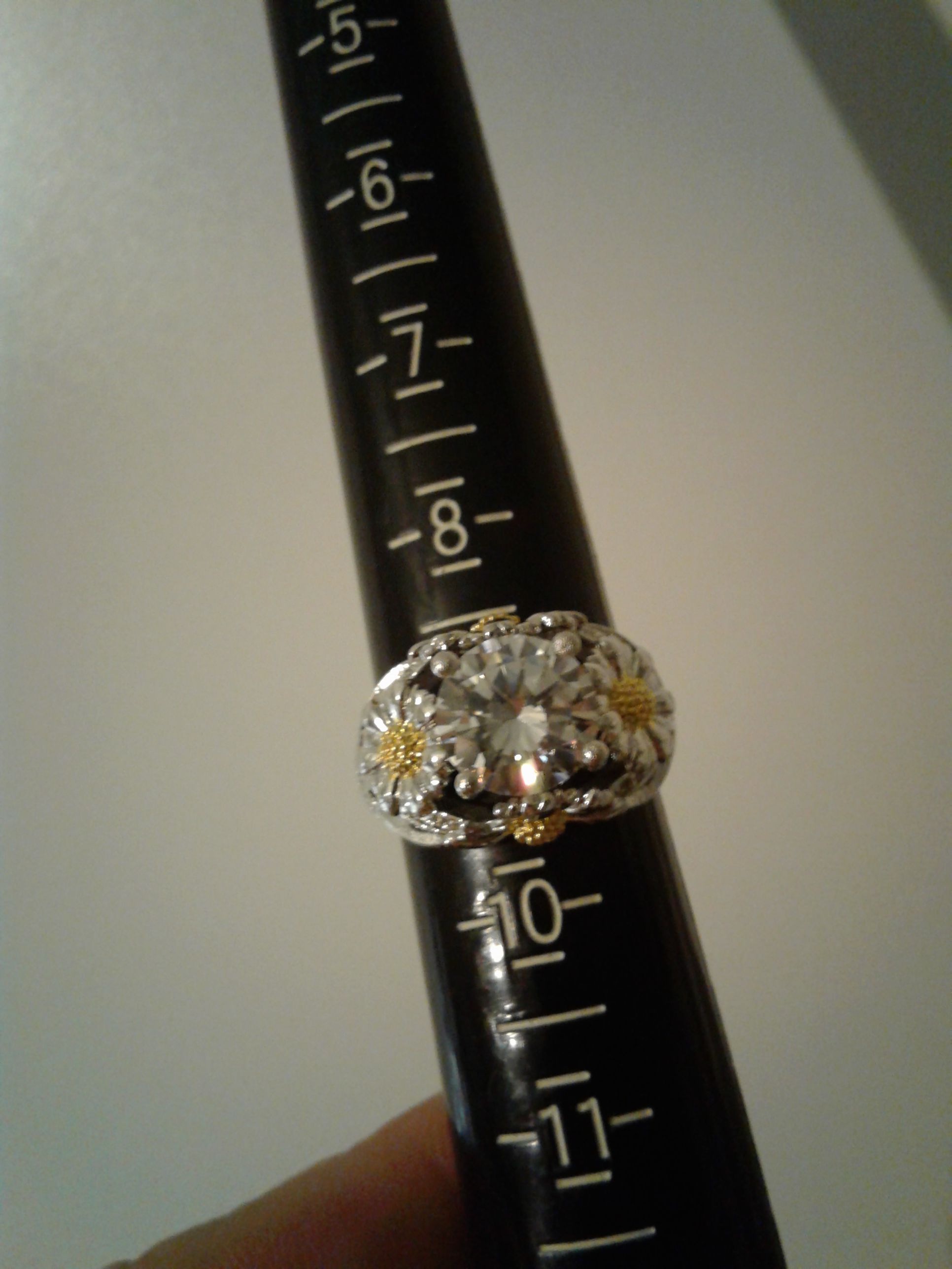 Gorgeous Daisy gem stone STERLING marked ring