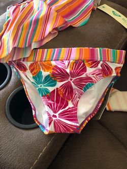 “NEW” ROXY 2 piece