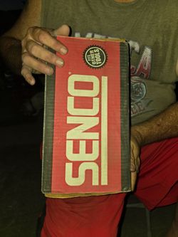 The SENCO M004048 is a box of 16-gauge, 2-inch heavy-duty wire staples with a 7/16-inch crown and a galvanized finish.