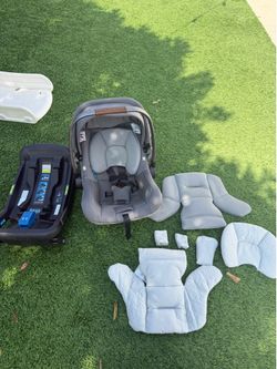 Nuna  pipa lite lx base with car seat