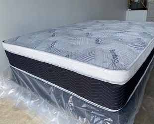 Queen Euro Bamboo Pillow Top Mattress!!
