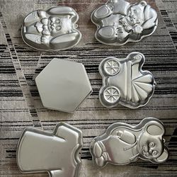 WILTON CAKE PANS 5$ Each OR 25$ ALL 