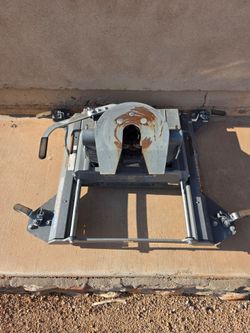 B&W Companion 5th Wheel Hitch Ram Puck System