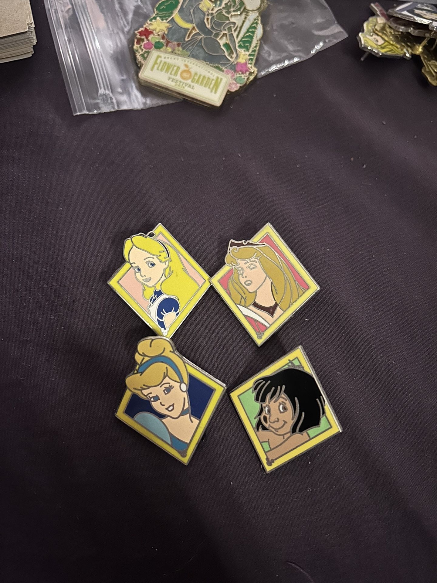 4 Cast Lanyard Pin Series, Classic Disney Characters. 2006.