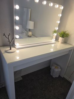 Vanity . Mirror is not attached to the table