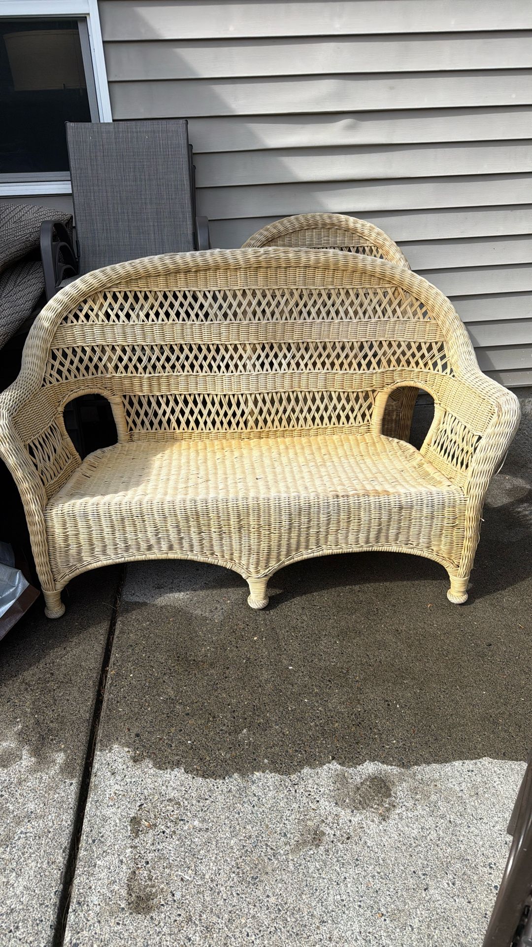 Free Wicker Couch And Chair