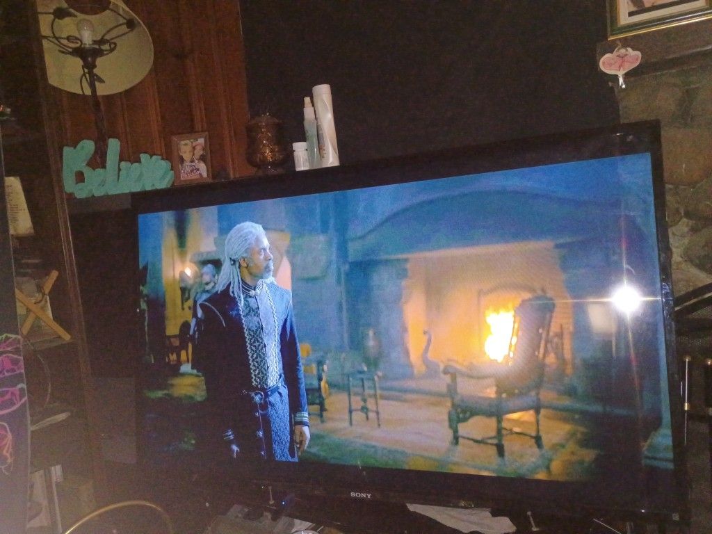 60 Inch Sony Smart TV Has Remote