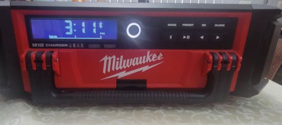 M18 Lithium-Ion Cordless PACKOUT Radio/Speaker with Built-In Charger

Plus M18 Red Lithium CP 2.0 including