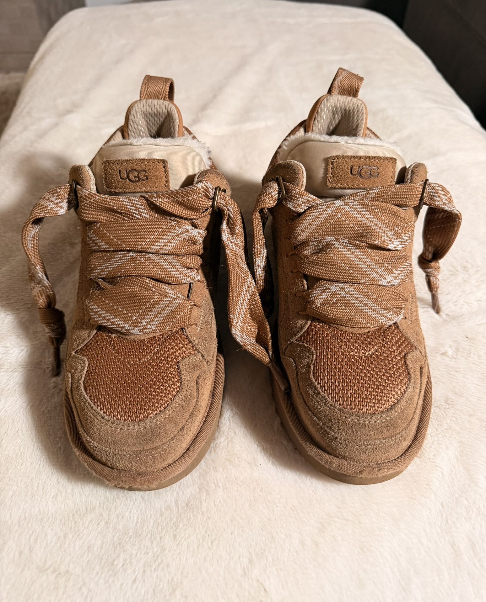 UGG Women’s Lowmel - Size 8