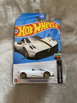 17 Pagani Huayra Roadster Hot Wheels 
