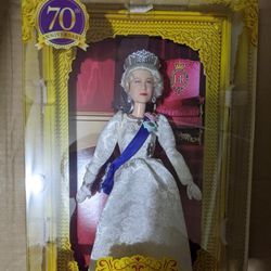Barbie Signature Queen Elizabeth II Platinum Jubilee Doll New 2022