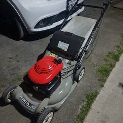 HONDA HARMONY HRB-215  LAWNMOWER 