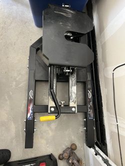 Pullrite 20k 5th wheel slider hitch with mounting rails - $1,300