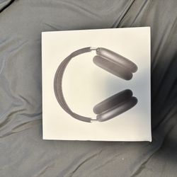 AirPod Maxes With Smart Case