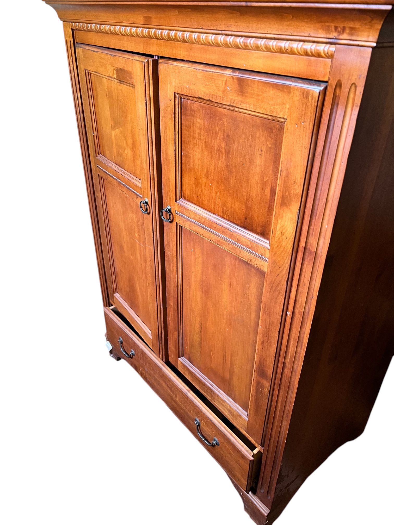 ETHAN ALLEN ENTERTAINMENT CENTER