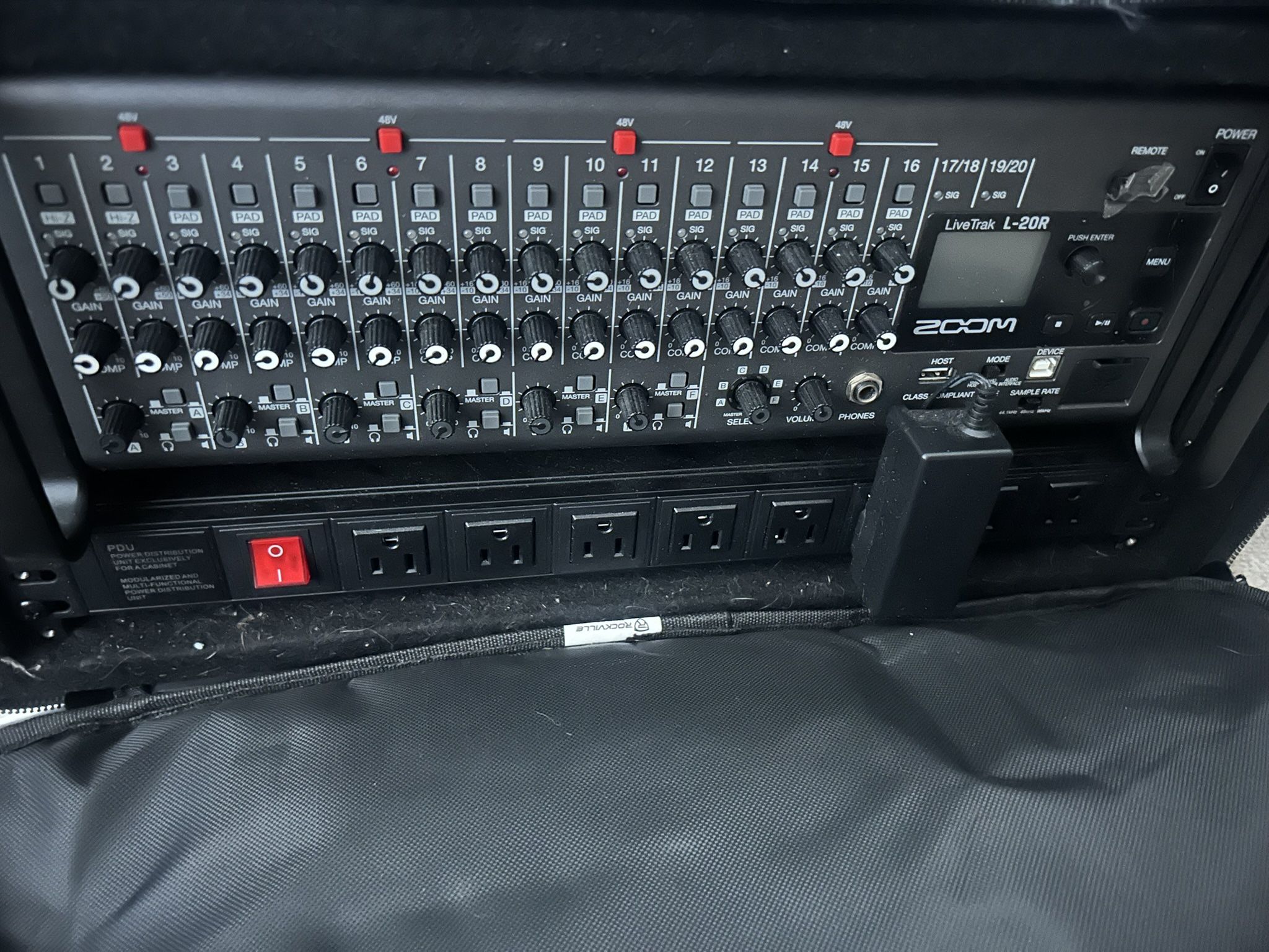 Zoom l-20r Mixer/interface/recorder 