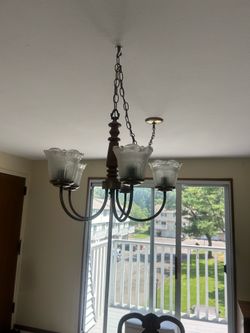 Ceiling light with chain