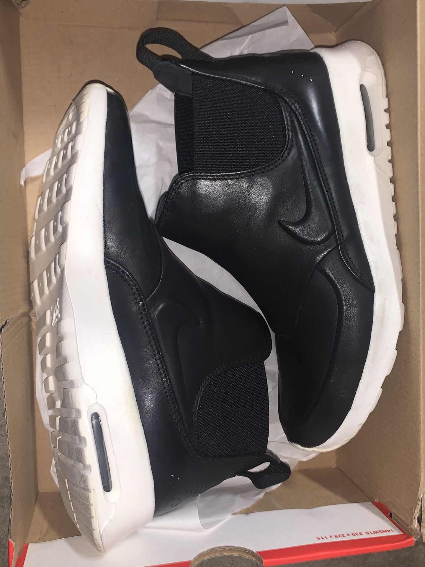 Women’s Nike Air Max Thea Mid