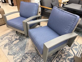 Pair of Outdoor Patio  Swivel Chairs *New*