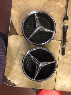 Mercedes grille emblem