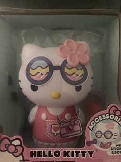 Hello Kitty Styling Figure (used)