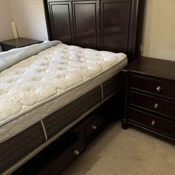 Queen Size Bed Set With Mattress From Jerome’s 