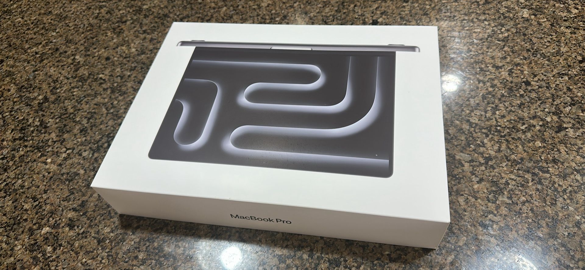 Apple macbook pro M4 14 inch 512 ssd 16 gb ram brand new 