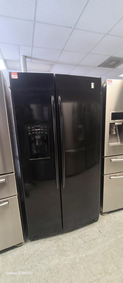 Whirlpool Side‑by‑Side Fridge – Black, Ice & Water Dispenser