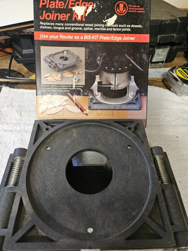 Package of 3 items.
1. Plate/Edge Joiner Kit
2. Dovetail Joint Fixture
3. Molding Maker