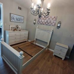 Girls 5pc Twin Bed set.