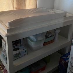 BABY CHANGING TABLE