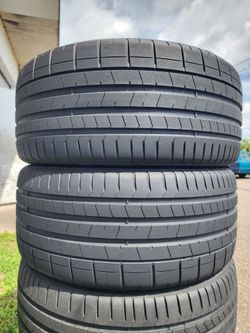 245/35/20 pirelli p-zero pz4 100%. Tread