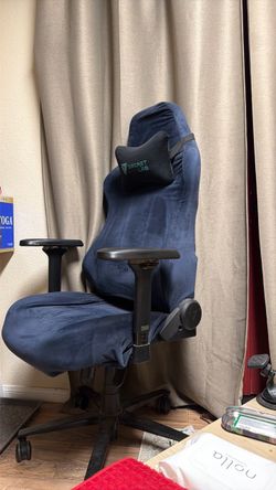 TITAN GAMING CHAIR