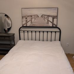 Complete Queen Size Bedroom Set 