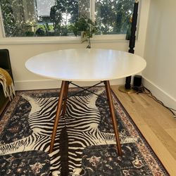 Round White Dining Table 