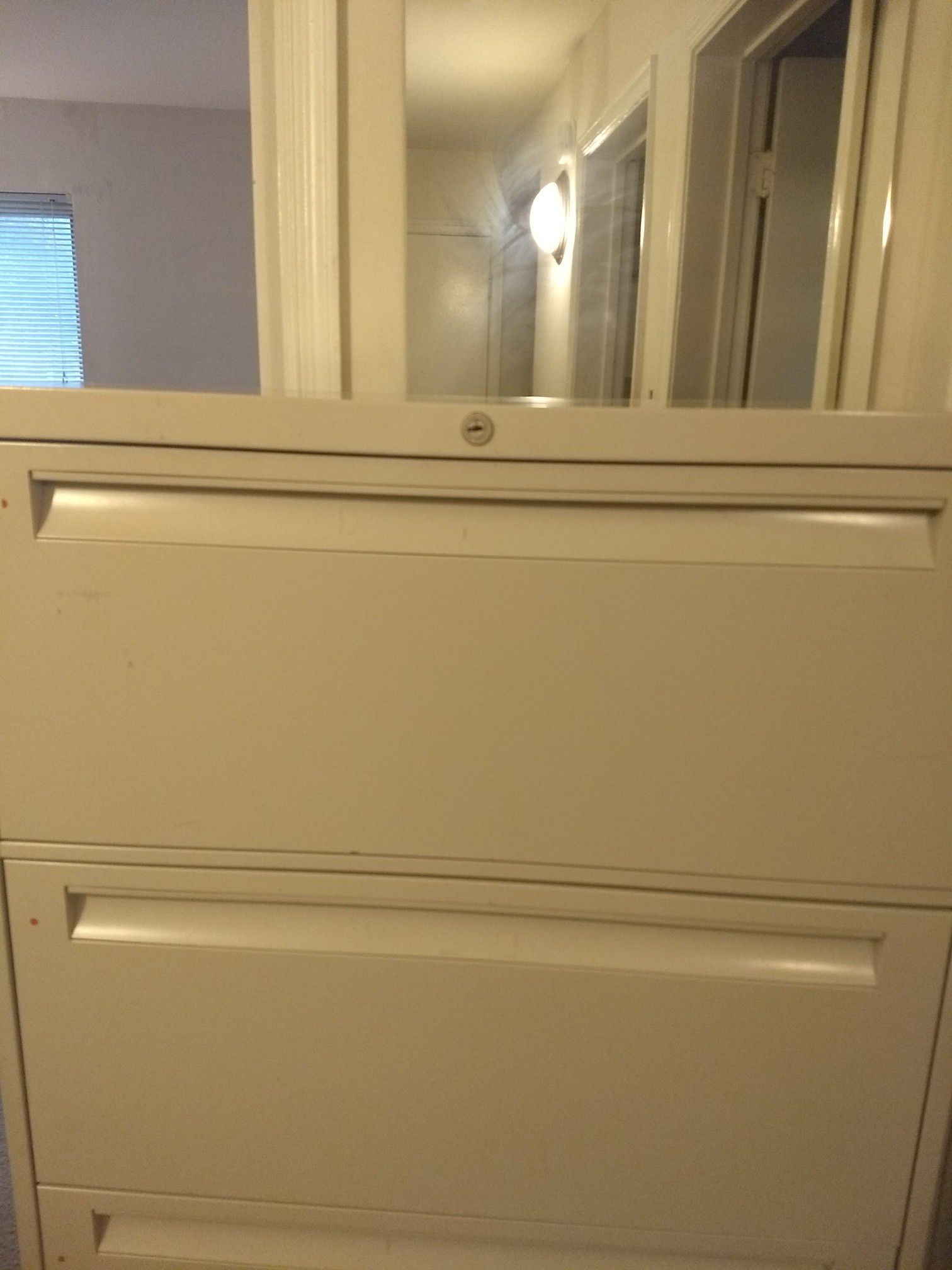 FREE!!! MoVING Sale!!Four drawer file cabinet with keys, putty