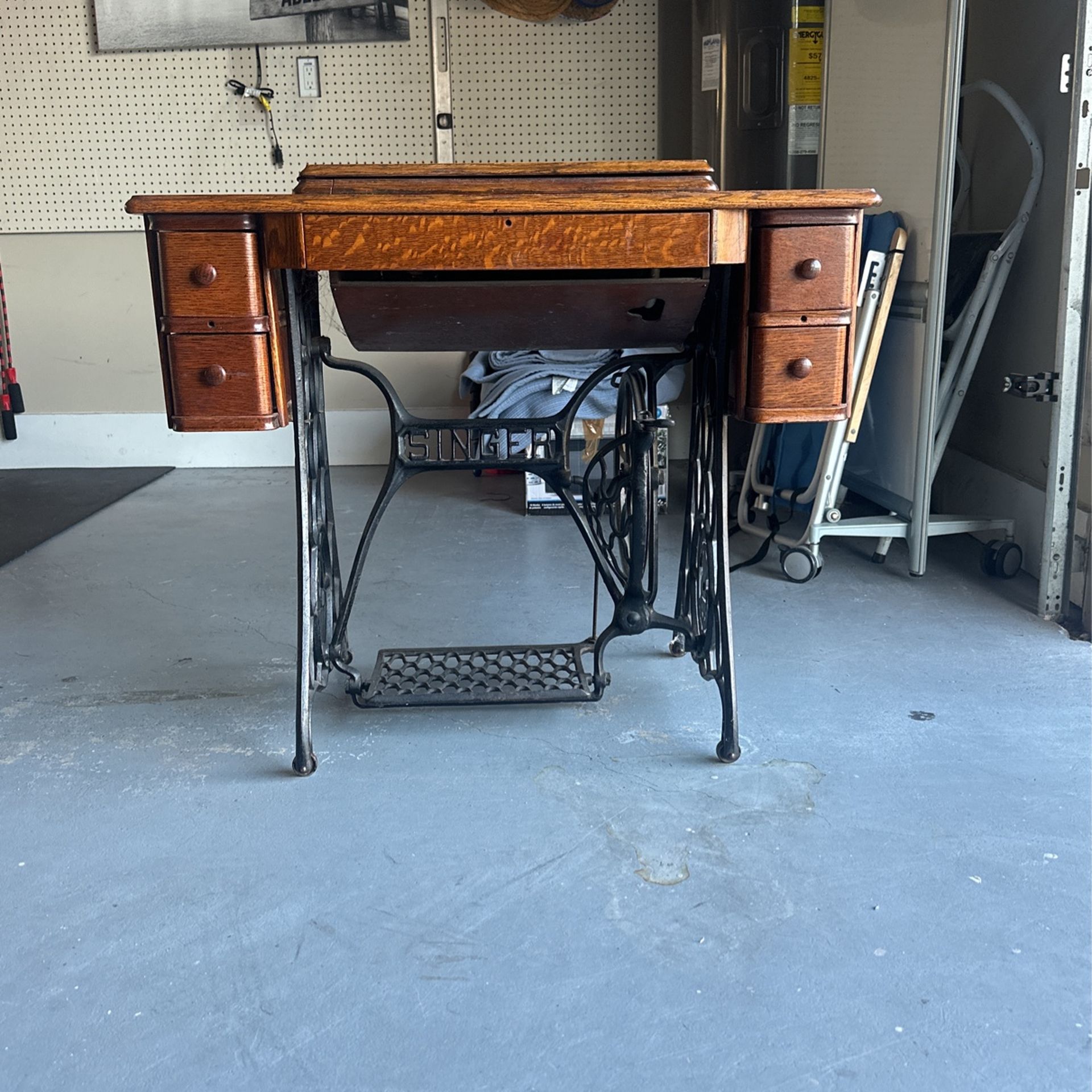 Singer, Sewing Machine