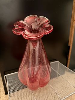Vintage handblown pink art glass vase features a charming flower-shaped ruffled rim