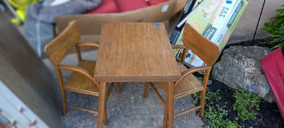 Kids table and chair set