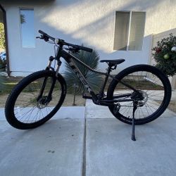 2025 Trek Marlin 4 Bike