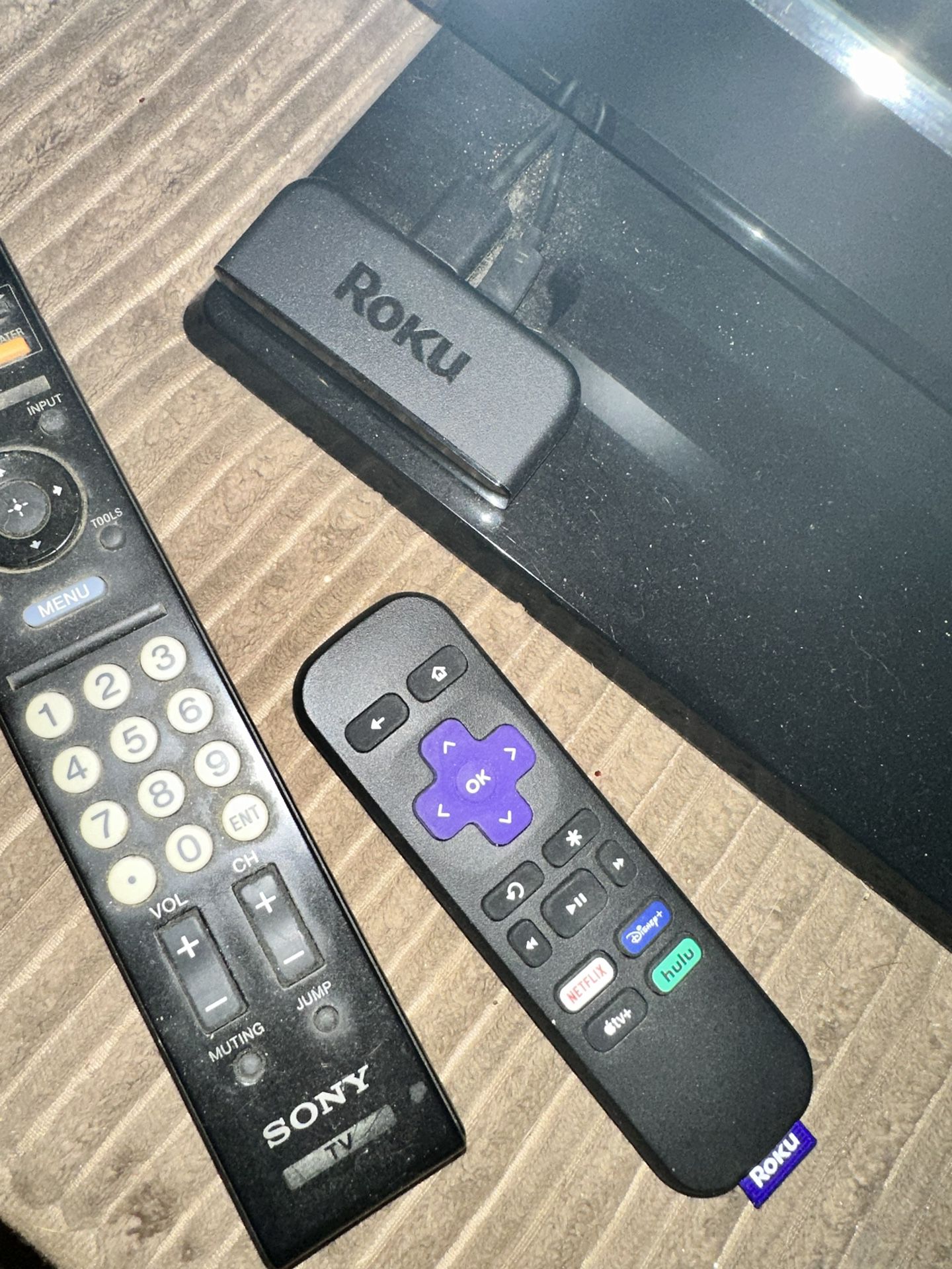 Older Sony tv But Has 4K UHD Roku with Remote 