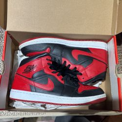 Jordan 1 Mid