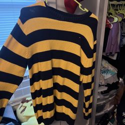 Men’s Hilfinger Sweater Size M