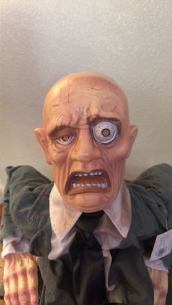 Vintage 2000 Animatronic Totally Ghoul Rising Zombie