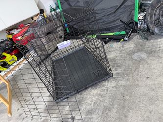 Large dog crate w room separator for puppy potty training