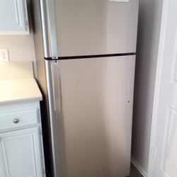 GE Stainless Steel Fridge