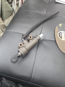 05 -2017 Mustang Clutch Master Cylinder