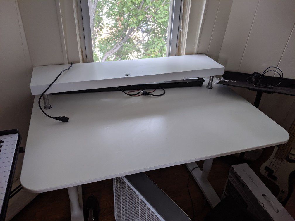 Ikea Bekant white desk